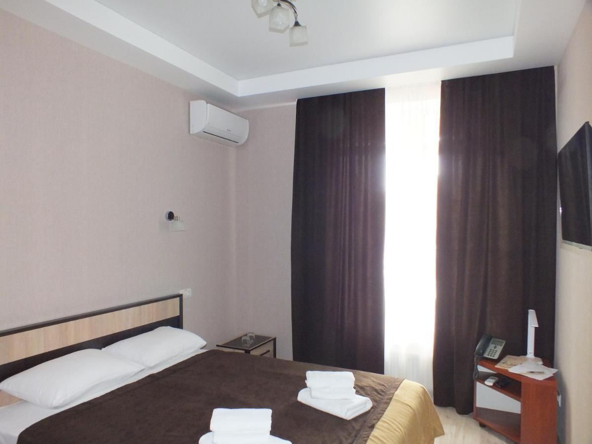 Vorontsovskiy Hotel Melitopol Exterior photo